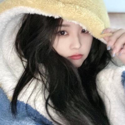 黄轩女友曝光，网友为何点赞终于不是网红脸了？现在大众审美和以前有哪些变化？