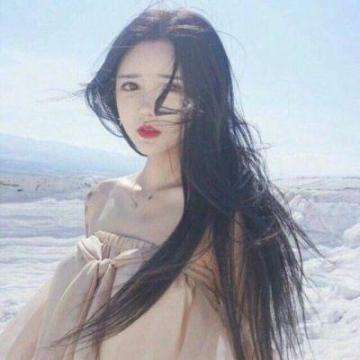 女生乘机遭后排夫妻踢踹歧视性辱骂