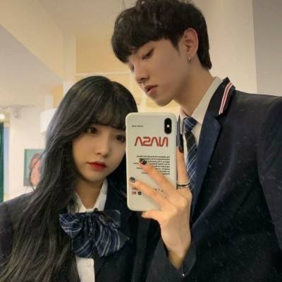 女生乘机遭后排夫妻踢踹歧视性辱骂